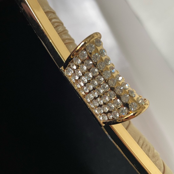 Special Event Clutch. - Picture 11 of 12